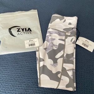 Zyia Gray Camo Pocket Light n Tight Hi-Rise Capri
